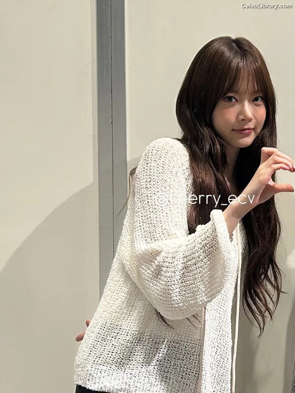 Hong Eunchae 홍은채 LESSERAFIM photo 8 of 992