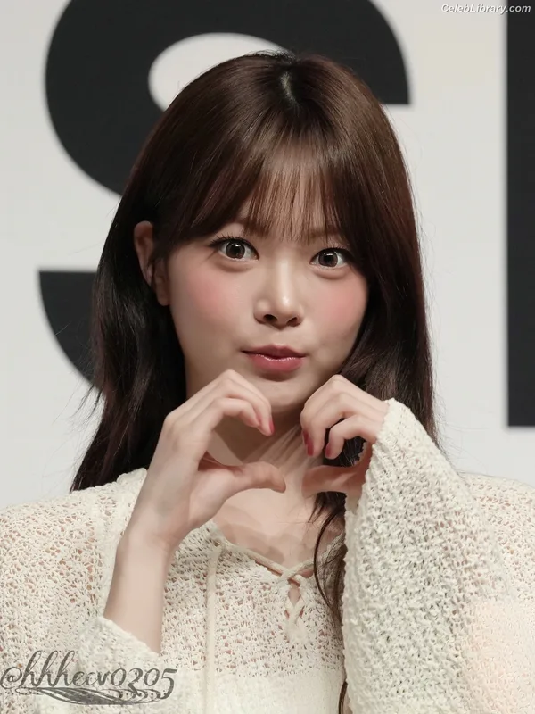 Hong Eunchae 홍은채 LESSERAFIM photo 15 of 992