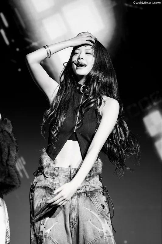Hong Eunchae 홍은채  LESSERAFIM photo 6 of 992