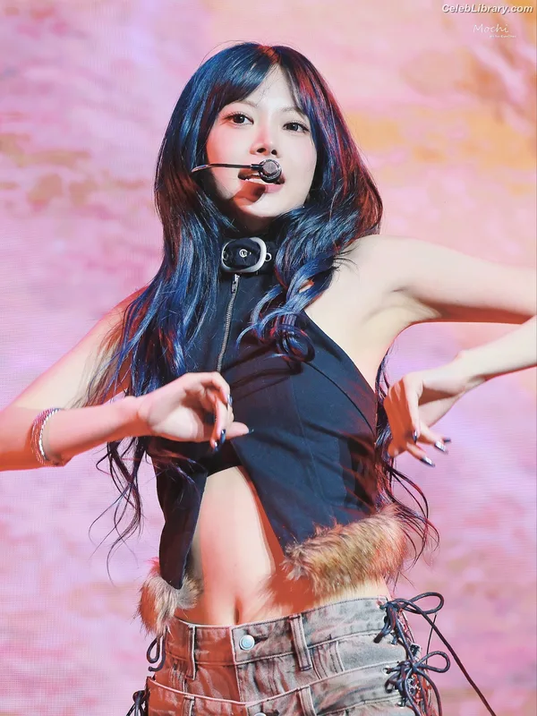 Hong Eunchae 홍은채  LESSERAFIM photo 15 of 992