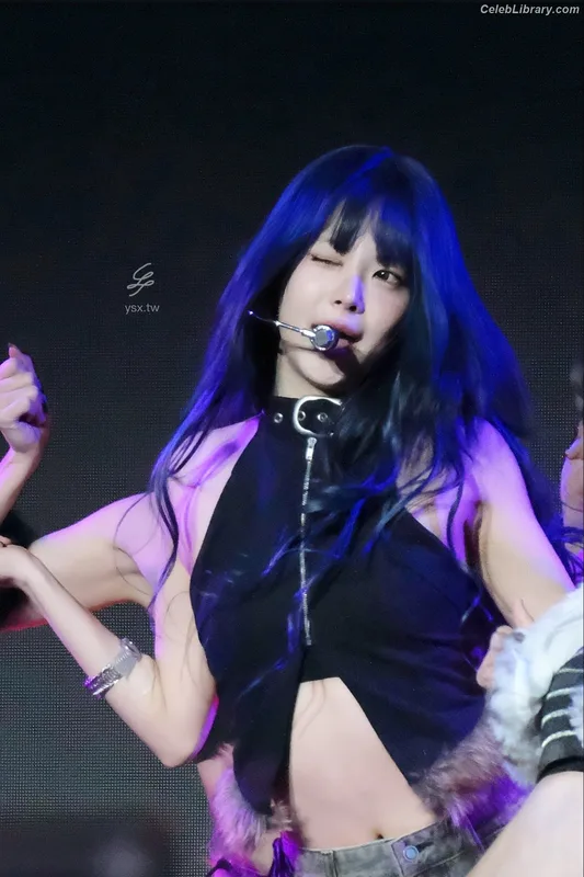 Hong Eunchae 홍은채  LESSERAFIM photo 17 of 992
