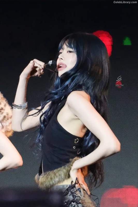 Hong Eunchae 홍은채  LESSERAFIM photo 20 of 992
