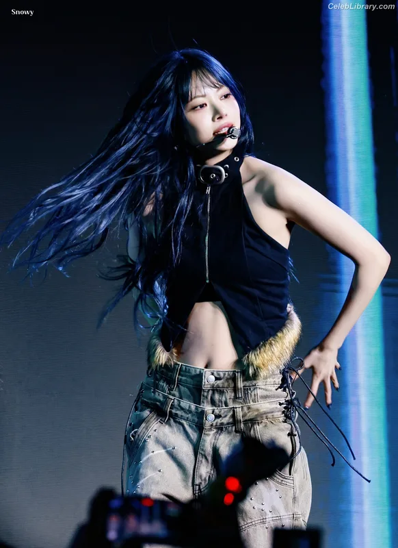 Hong Eunchae 홍은채  LESSERAFIM photo 21 of 992