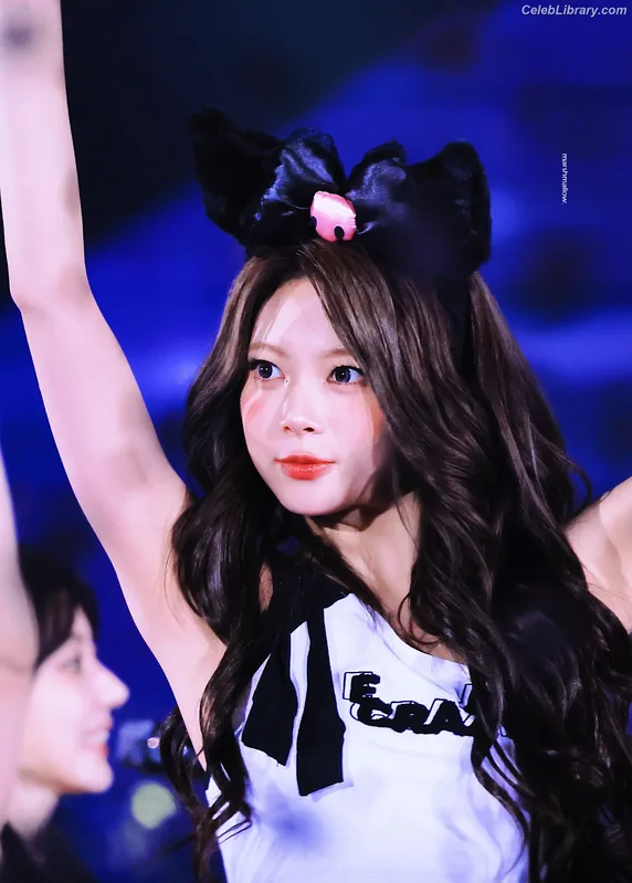 Hong Eunchae 홍은채  LESSERAFIM photo 22 of 992