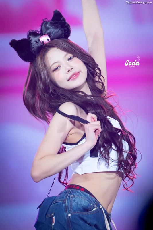 Hong Eunchae 홍은채  LESSERAFIM photo 24 of 992