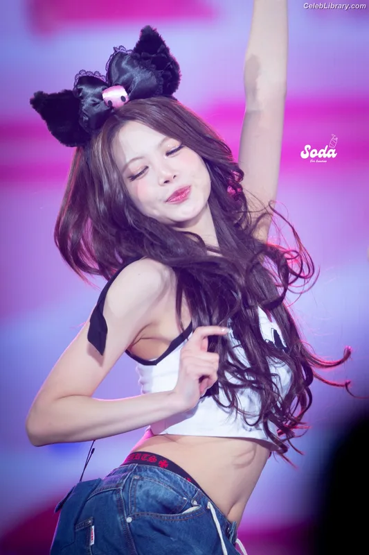 Hong Eunchae 홍은채 LESSERAFIM photo 1 of 992