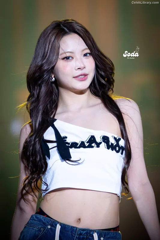 Hong Eunchae 홍은채 LESSERAFIM photo 2 of 992