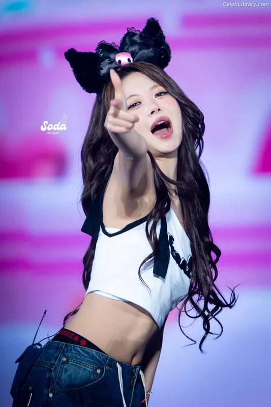 Hong Eunchae 홍은채 LESSERAFIM photo 5 of 992