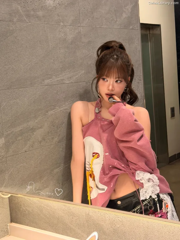 Hong Eunchae 홍은채 LESSERAFIM photo 12 of 992