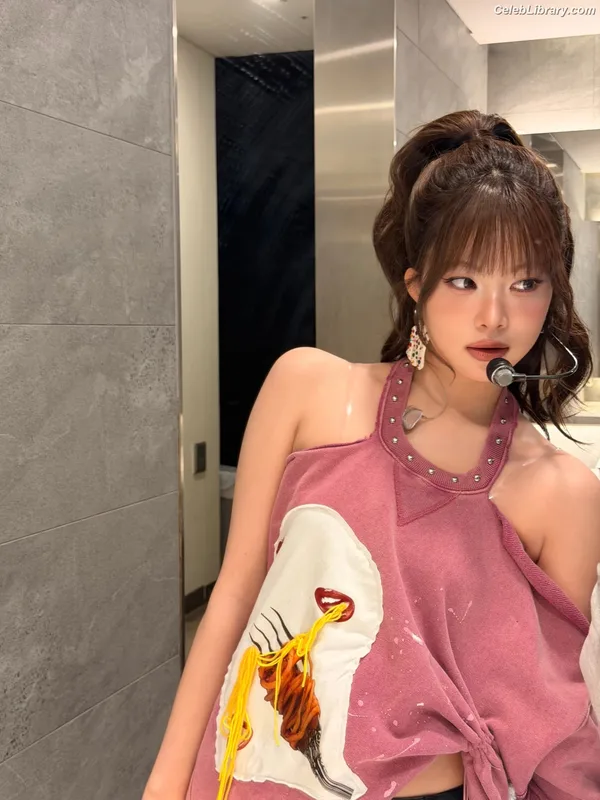 Hong Eunchae 홍은채 LESSERAFIM photo 15 of 992