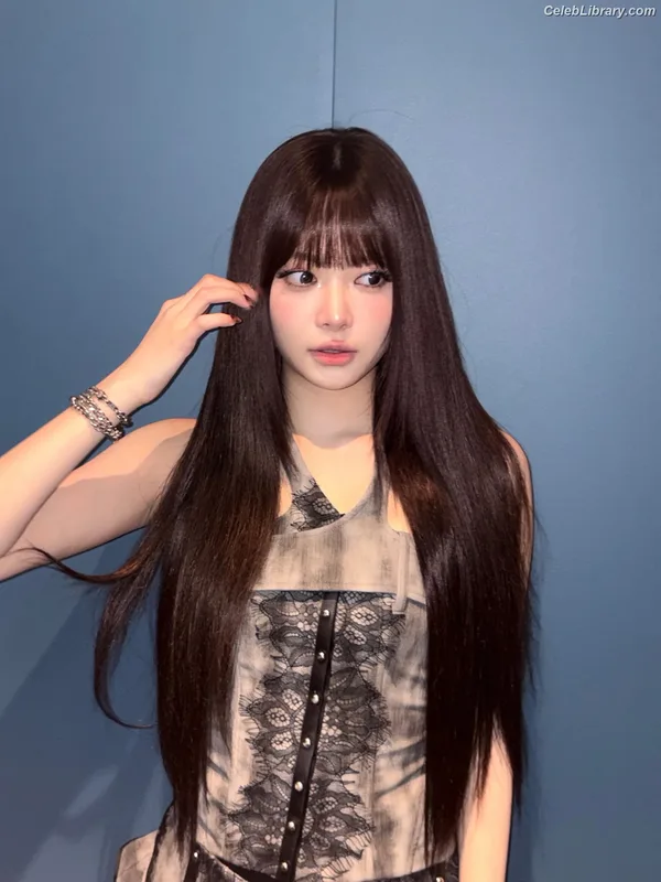 Hong Eunchae 홍은채 LESSERAFIM photo 2 of 992