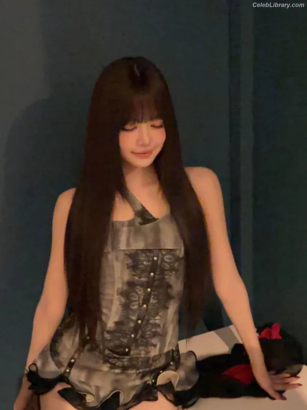Hong Eunchae 홍은채 LESSERAFIM photo 4 of 992