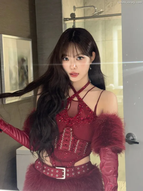 Hong Eunchae 홍은채 LESSERAFIM photo 10 of 992