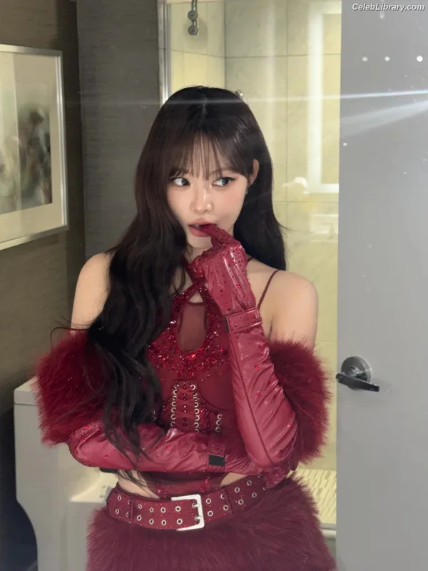 Hong Eunchae 홍은채 LESSERAFIM photo 19 of 992