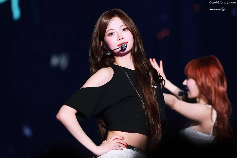Hong Eunchae 홍은채 LESSERAFIM photo 2 of 992