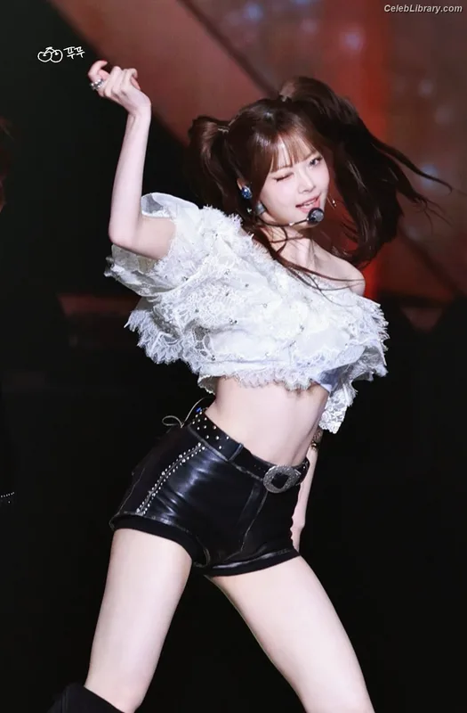 Hong Eunchae 홍은채 LESSERAFIM photo 7 of 992
