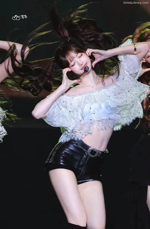 Hong Eunchae 홍은채 LESSERAFIM photo 10 of 992