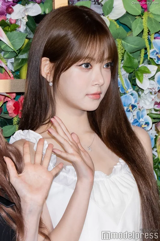 Hong Eunchae 홍은채 LESSERAFIM photo 13 of 992