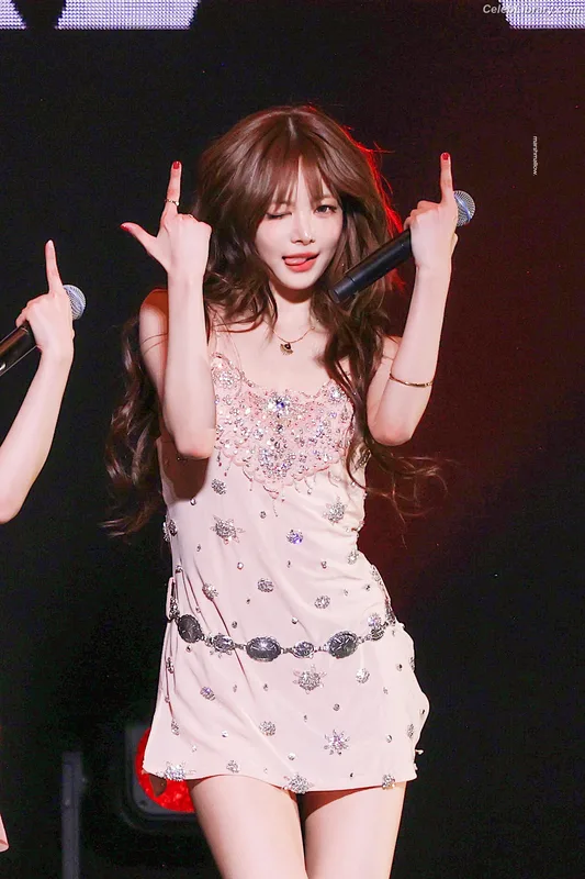 Hong Eunchae 홍은채 LESSERAFIM photo 16 of 992