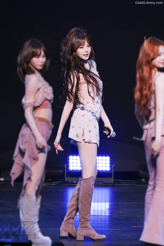 Hong Eunchae 홍은채 LESSERAFIM photo 17 of 992