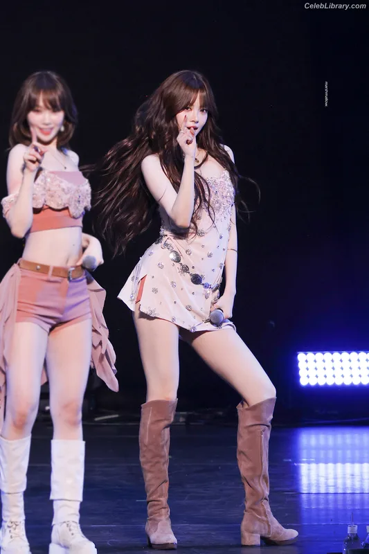 Hong Eunchae 홍은채 LESSERAFIM photo 18 of 992