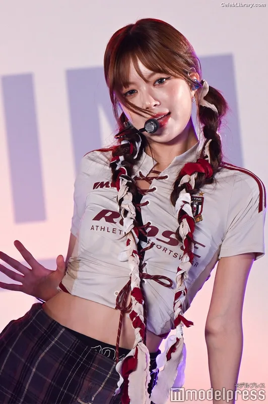 Hong Eunchae 홍은채 LESSERAFIM photo 2 of 992