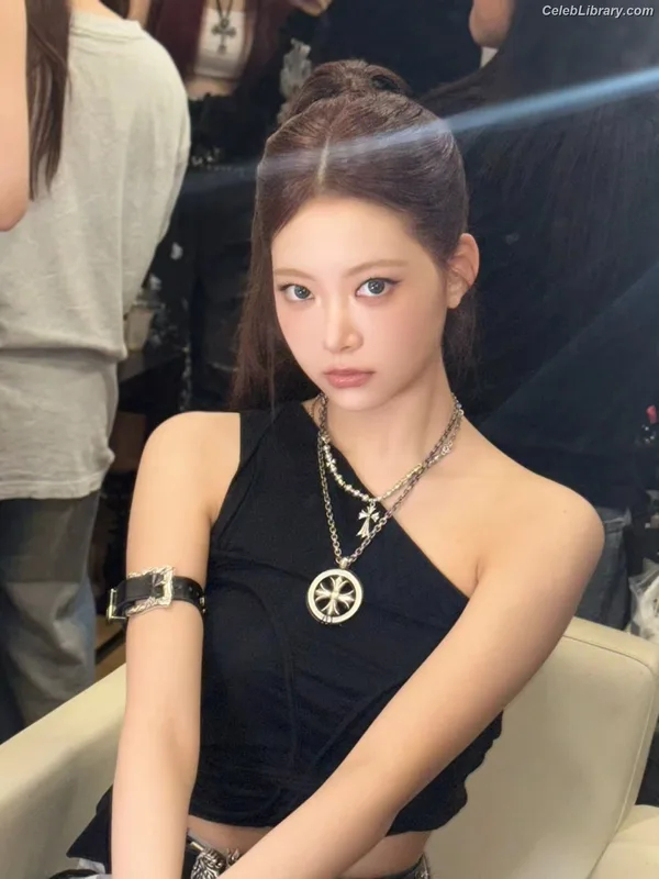 Hong Eunchae 홍은채 LESSERAFIM photo 11 of 992