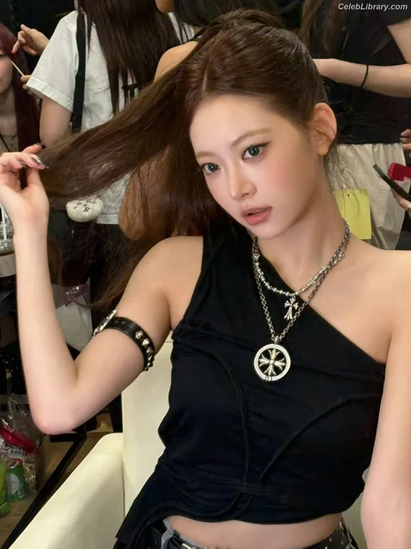 Hong Eunchae 홍은채 LESSERAFIM photo 14 of 992