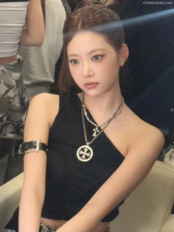 Hong Eunchae 홍은채 LESSERAFIM photo 16 of 992