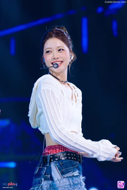 Hong Eunchae 홍은채 LESSERAFIM photo 4 of 992