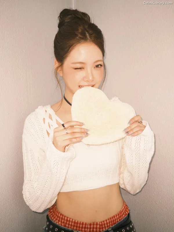 Hong Eunchae 홍은채 LESSERAFIM photo 10 of 992