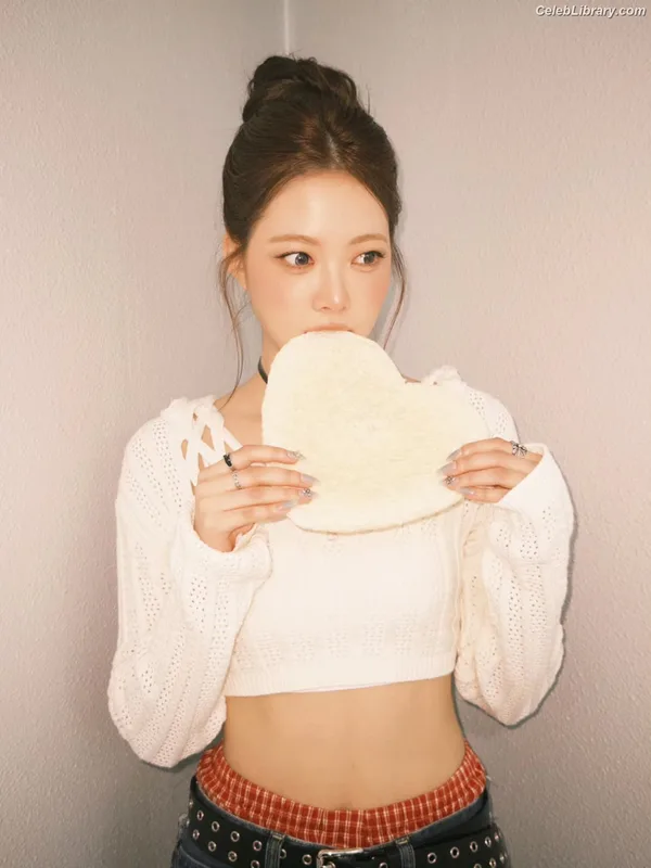Hong Eunchae 홍은채 LESSERAFIM photo 11 of 992