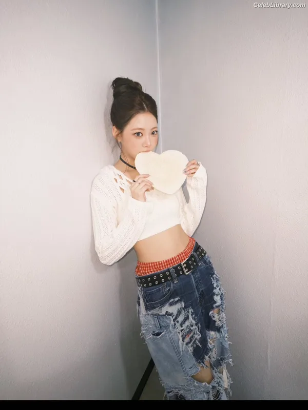 Hong Eunchae 홍은채 LESSERAFIM photo 13 of 992