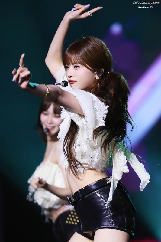 Hong Eunchae 홍은채 LESSERAFIM photo 8 of 992