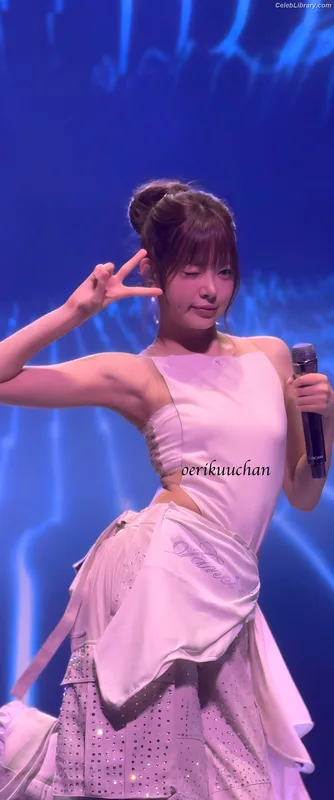Hong Eunchae 홍은채  LESSERAFIM photo 1 of 992