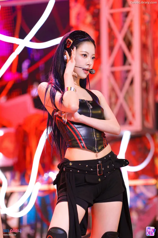 Hong Eunchae 홍은채 LESSERAFIM photo 19 of 992