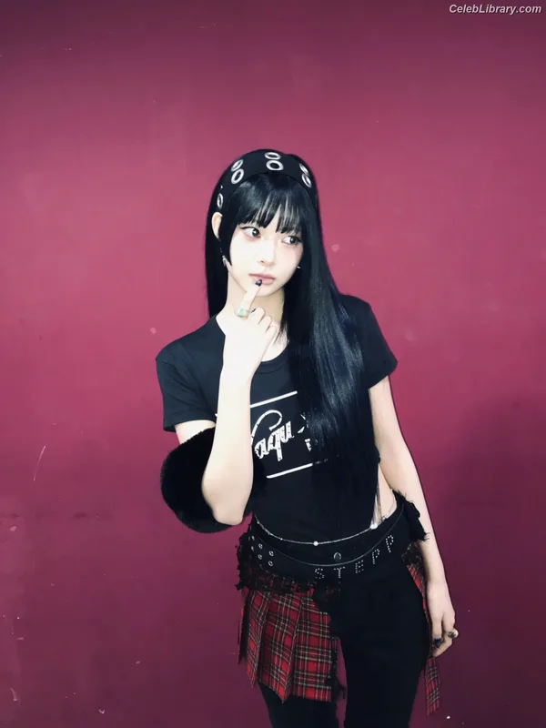 Hong Eunchae 홍은채 LESSERAFIM photo 24 of 992