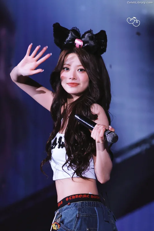 Hong Eunchae 홍은채  LESSERAFIM photo 1 of 992