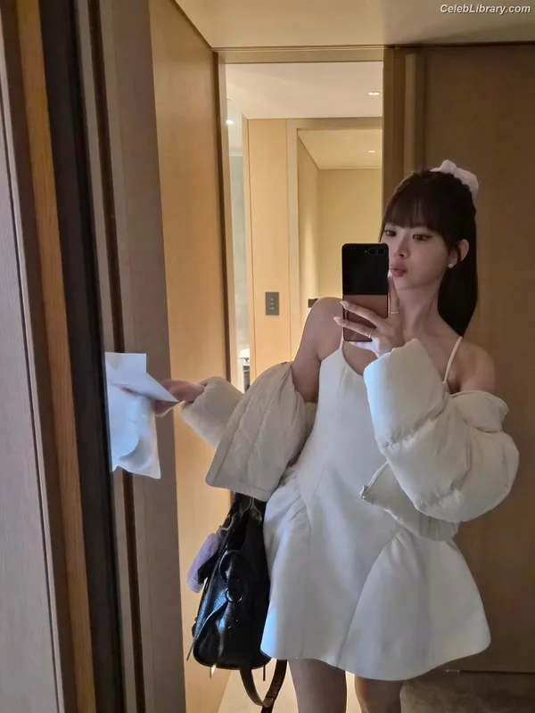 Hong Eunchae 홍은채  LESSERAFIM photo 24 of 992