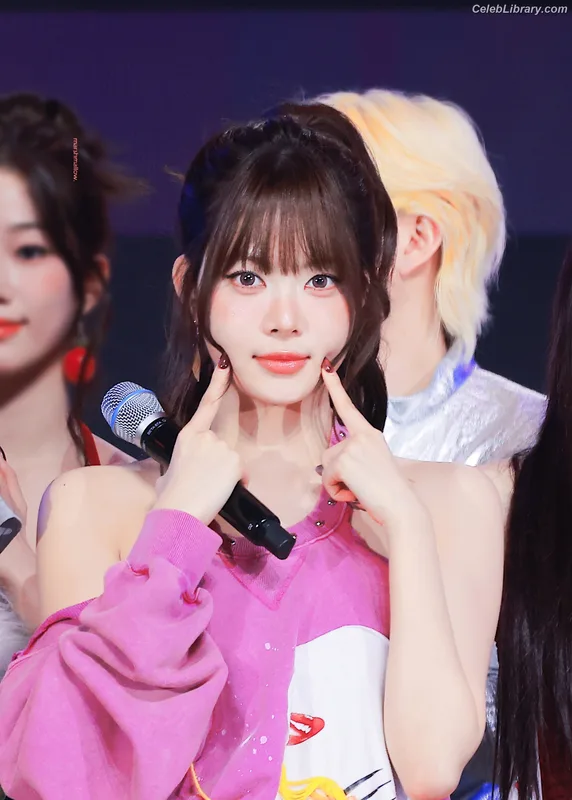 Hong Eunchae 홍은채  LESSERAFIM photo 4 of 992