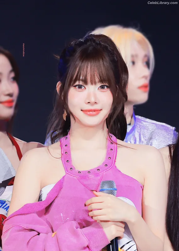 Hong Eunchae 홍은채  LESSERAFIM photo 5 of 992