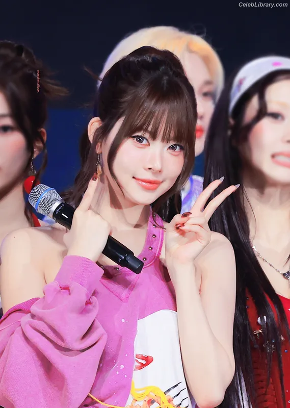 Hong Eunchae 홍은채  LESSERAFIM photo 6 of 992
