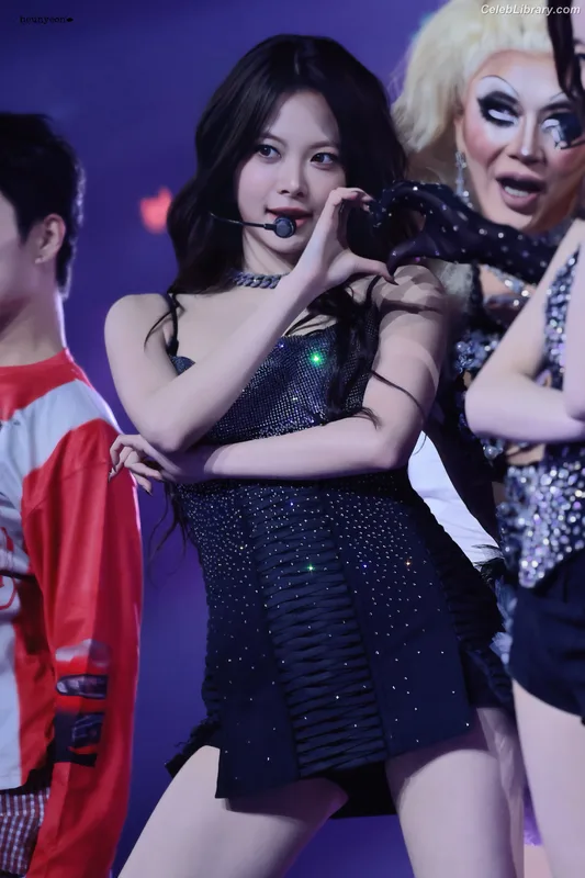 Hong Eunchae 홍은채  LESSERAFIM photo 9 of 992