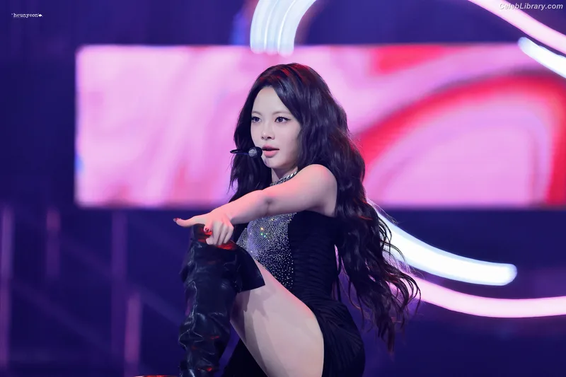 Hong Eunchae 홍은채  LESSERAFIM photo 12 of 992