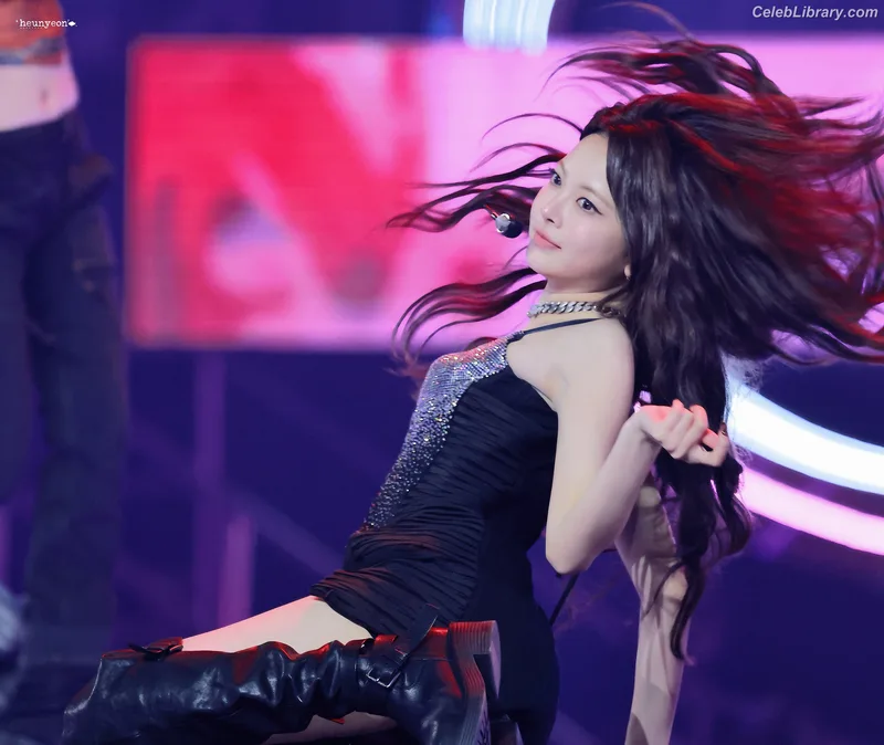 Hong Eunchae 홍은채  LESSERAFIM photo 13 of 992