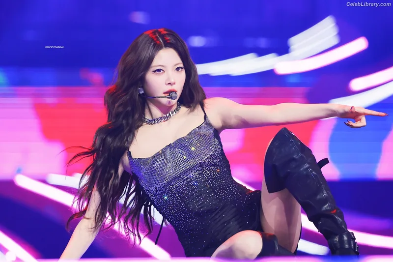 Hong Eunchae 홍은채  LESSERAFIM photo 14 of 992