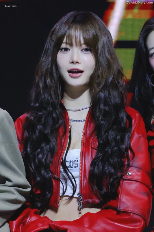 Hong Eunchae 홍은채  LESSERAFIM photo 10 of 992