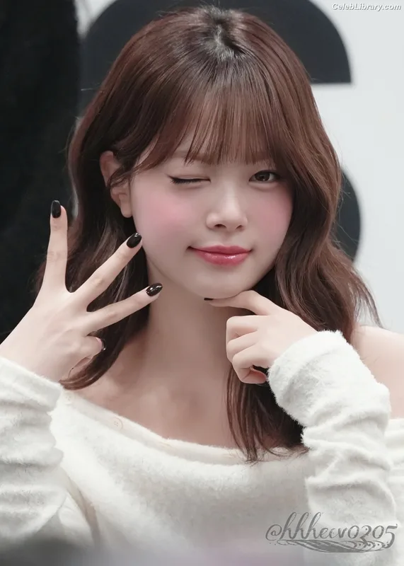 Hong Eunchae 홍은채  LESSERAFIM photo 17 of 992