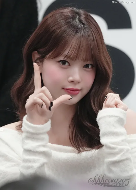 Hong Eunchae 홍은채  LESSERAFIM photo 18 of 992