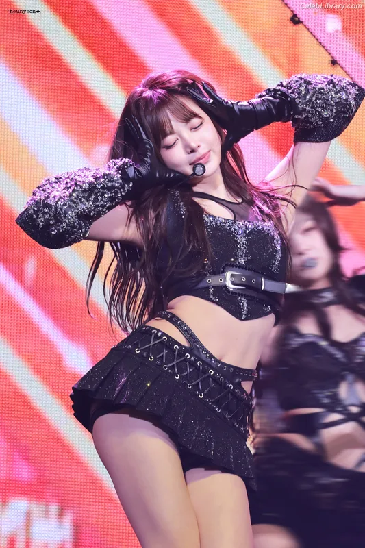 Hong Eunchae 홍은채  LESSERAFIM photo 2 of 992